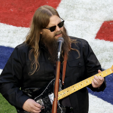 watch-chris-stapleton-perform-“the-star-spangled-banner”-at-super-bowl-2023