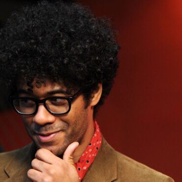 richard ayoade-to-direct-and-star-in-george-saunders-film-adaptation-the-semplica-girl-diaries