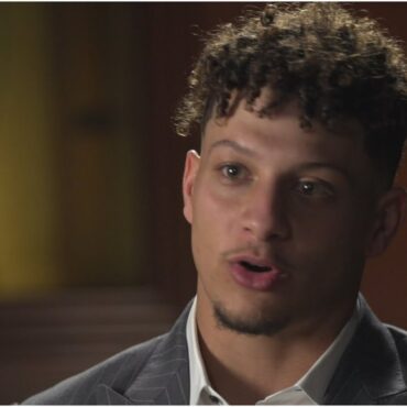 patrick-mahomes-leaks-sad-rihanna-warning