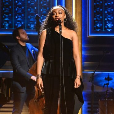 watch-samara-joy-perform-“guess-who-i-saw-today”-on-fallon