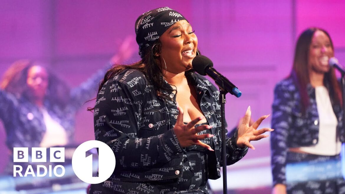 lizzo’s-rocking-live-band-cover-of-sam-smith’s-“unholy”-features-a-flute-solo,-obviously