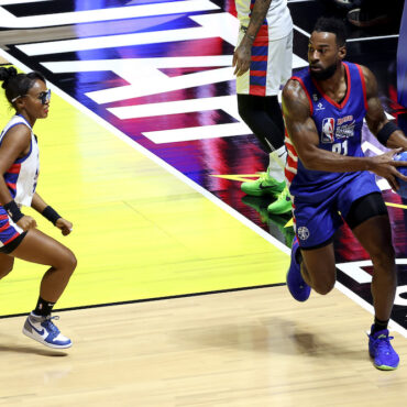 watch-janelle-monae-play-in-the-nba-all-star-celebrity-game