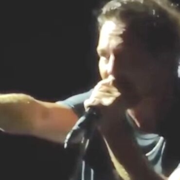 eddie-vedder-instrument-is-selling-for-$30,000