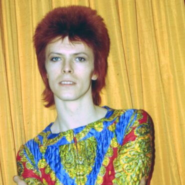 david-bowie’s-massive-archive-acquired-by-london’s-victoria-&-albert-museum