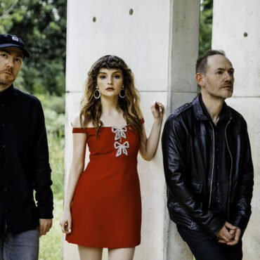 chvrches-share-video-for-new-song-“over”