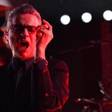 depeche-mode-perform-“ghosts-again”-and-“personal-jesus”-on-colbert:-watch