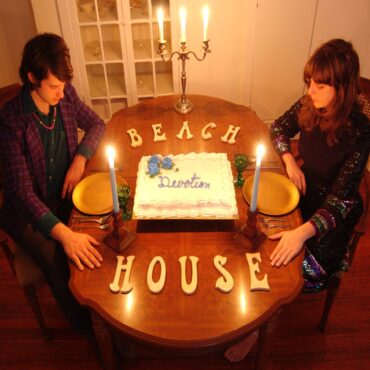 beach-house-released-“devotion”-15-years-ago-today