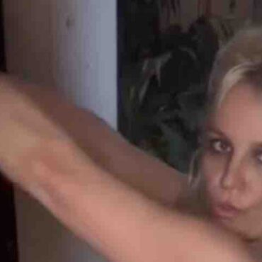 britney-spears-looks-unhinged-in-twerking-video