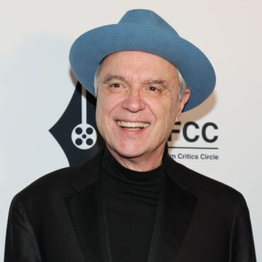 david-byrne,-stephanie-hsu,-&-son-lux-will-perform-everything-everywhere-all-at-once-song-at-the-oscars