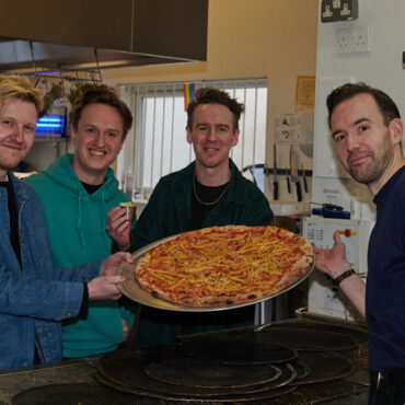 dutch-uncles-share-new-song-“in-salvia”-(feat.-anna-prior)-and-announce-limited-edition-pizza