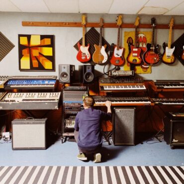 classic-synthesizers:-the-10-greatest-synths-of-all-time