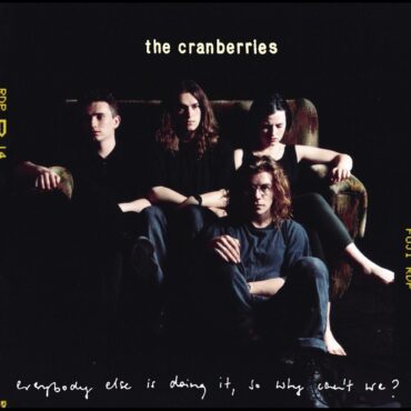 the-cranberries-released-debut-album-“everybody-else-is-doing-it,-so-why-can’t-we?”-30-years-ago-today