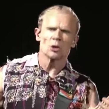 flea-messed-up-alanis-morissette-performance