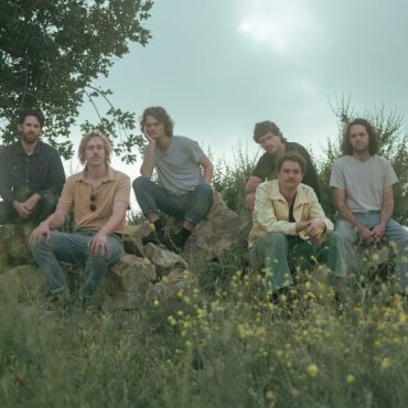 watch-king-gizzard-and-the-lizard-wizard-debut-new-song-“gila-monster”