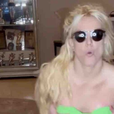 britney-spears-acts-like-drunken-mess-in-video