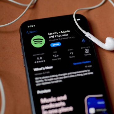 spotify-launches-vertical-video-feed