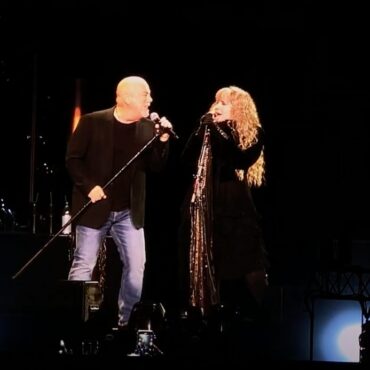 watch-stevie-nicks-and-billy-joel-duet-on-“and-so-it-goes”-and-“stop-draggin’-my-heart-around”-at-tour-kickoff