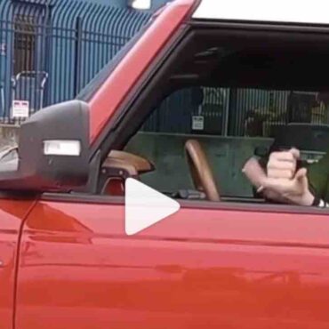 jack-white-humiliates-fan-in-car-video