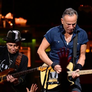 bruce-springsteen-and-the-e-street-band-cancel-latest-tour-date-due-to-illness