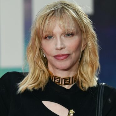 courtney-love-criticizes-rock-hall’s-“sexist-gatekeeping”-in-guardian-op-ed