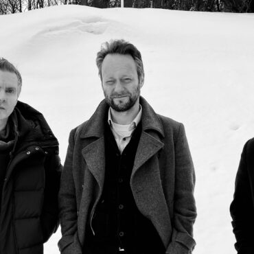 sigur-ros-announce-2023-orchestra-tour,-releasing-new-album-in-june