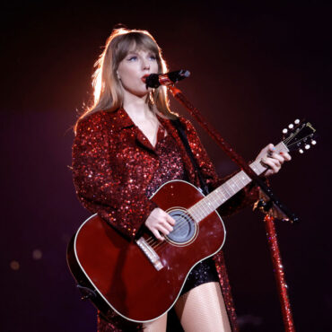 taylor-swift’s-eras-tour-kickoff-had-an-epic-setlist-with-a-dozen-live-debuts