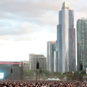 lollapalooza-2023-lineup-announced:-kendrick-lamar,-billie-eilish,-lana-del-rey,-red-hot-chili-peppers,-and-more