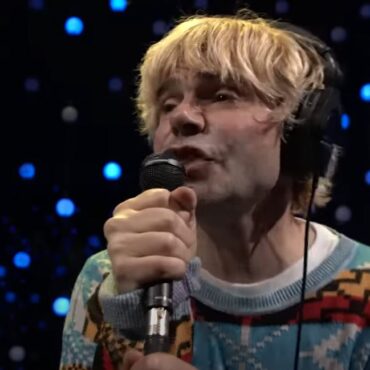 watch:-the-charlatans-perform-“the-only-one-i-know”-and-more-at-seattle’s-kexp