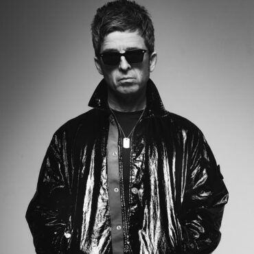 noel-gallagher’s-high-flying-birds-shares-new-song-“dead-to-the-world”