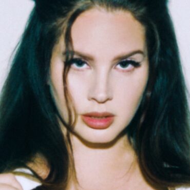 lana-del-rey-releases-new-album-did-you-know-that-there’s-a-tunnel-under-ocean-blvd:-listen