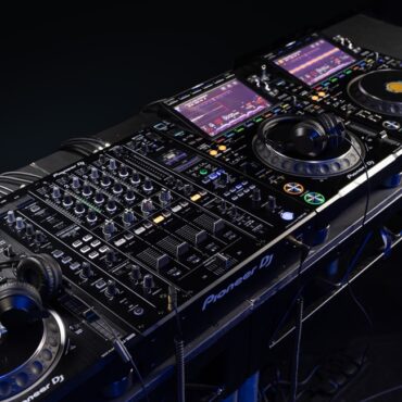 dj-spotlight-–-the-pioneer-djm-a9