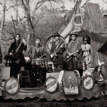 the-raconteurs-released-“consolers-of-the-lonely”-15-years-ago-today