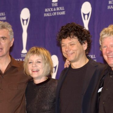 talking-heads’-tina-weymouth-on-“insecure”-david-byrne:-“why-does-he-refuse-to-refer-to-chris-and-i-or-jerry-by-name?”