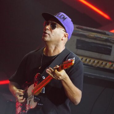 tom-morello-talks-rage-against-the-machine’s-reunion-tour,-band’s-future,-and-ticket-prices