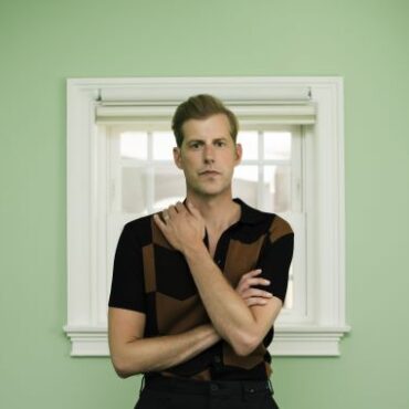 premiere:-andrew-mcmahon-in-the-wilderness-shares-new-track-“smoke-&-ribbons”