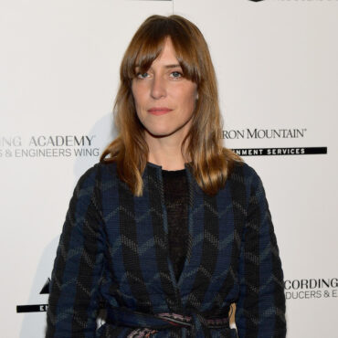 feist-talks-dropping-off-arcade-fire-tour:-“i-was-out-of-body”