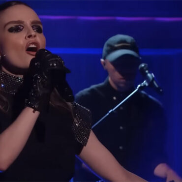 watch-chvrches-perform-“over”-on-“the-tonight-show-starring-jimmy-fallon”