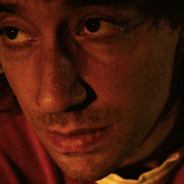 albert-hammond-jr-announces-new-album-melodies-on-hiatus,-shares-video-for-new-song:-watch