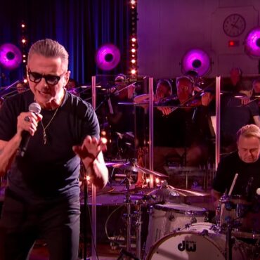 watch-depeche-mode-play-“ghosts-again”-&-“walking-in-my-shoes”-with-the-bbc-concert-orchestra