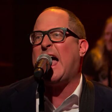 watch-the-hold-steady-tear-through-“sideways-skull”-on-seth-meyers