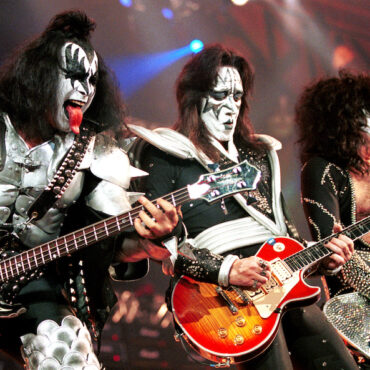 today-was-paul-stanley’s-last-day-to-apologize-to-ace-frehley-–-instead-he-called-to-say-“fuck-you”