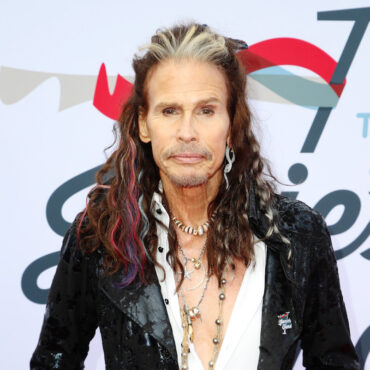 steven-tyler-denies-sexual-assault-claims,-lawyers-accuse-aerosmith-singer-of-“gaslighting”