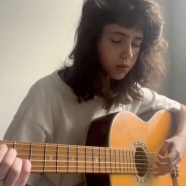 watch-clairo-cover-vashti-bunyan’s-“winter-is-blue”