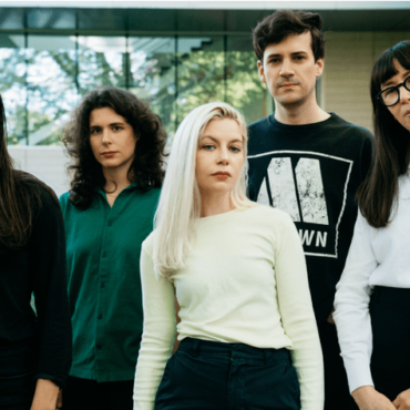 alvvays-on-“blue-rev”