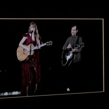 watch-taylor-swift-bring-out-aaron-dessner-for-“the-great-war”-live-debut-in-tampa