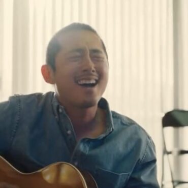 watch-steven-yeun-play-incubus-on-acoustic-guitar-in-netflix’s-beef