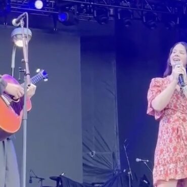 watch-lana-del-rey-join-bleachers-for-live-debut-of-“margaret”-at-high-water-fest