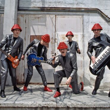 devo-played-its-first-gig-50-years-ago-today-—-here’s-some-really-grainy-footage