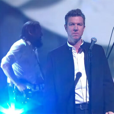 watch-the-walkmen-perform-“the-rat”-on-“stephen-colbert”-in-their-first-performance-in-a-decade