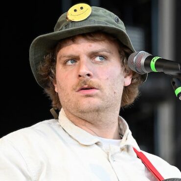 mac-demarco-releases-new-199-song-collection-one-wayne-g:-listen